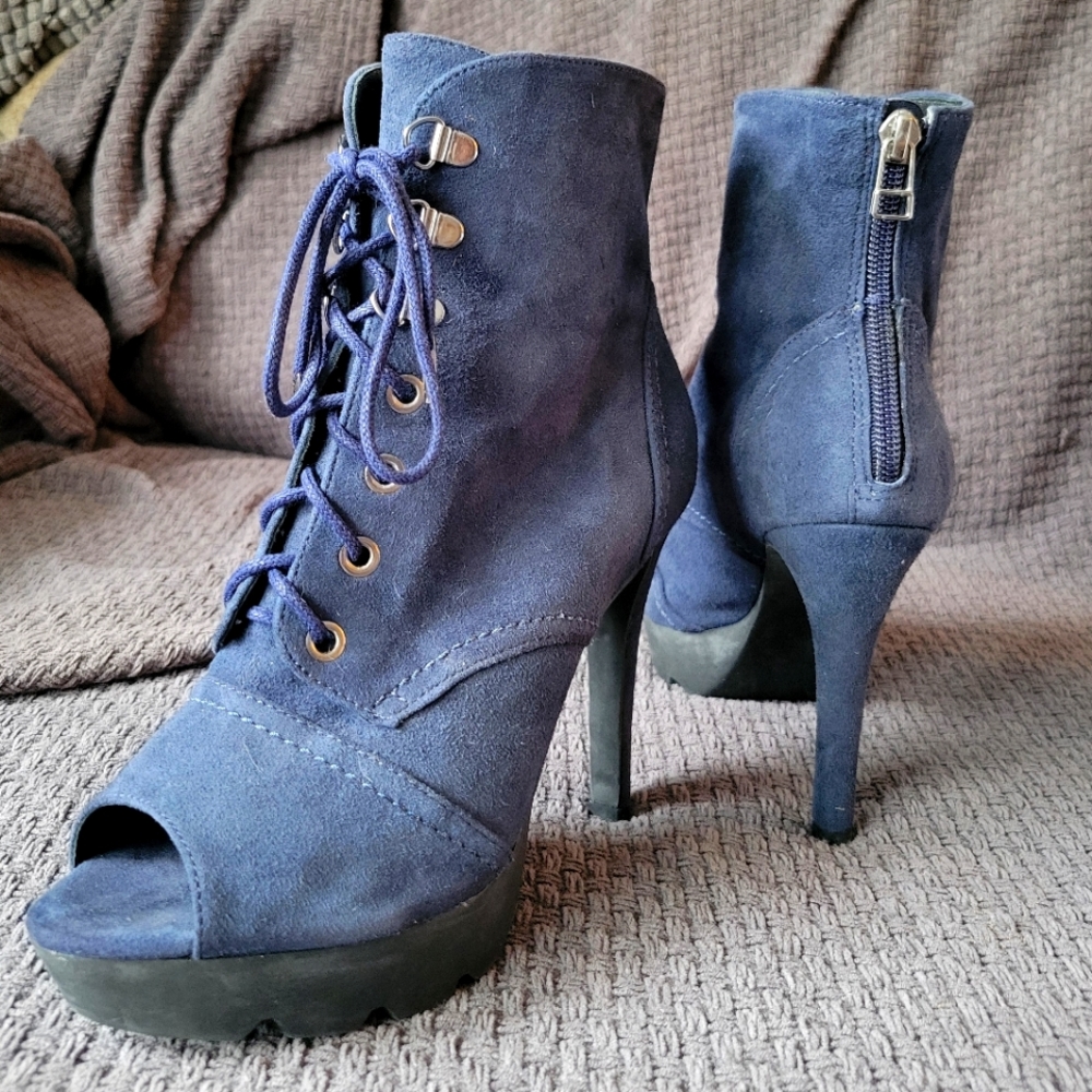 Pour La Victoire Suede Navy Blue Peep toe Boots Booties Heels Lace-up 6.5